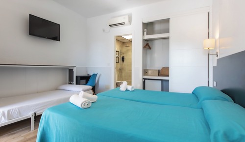 Standard Triple Room with Free Airport Shuttle