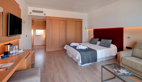 Suite junior, balcón, vistas parciales al mar