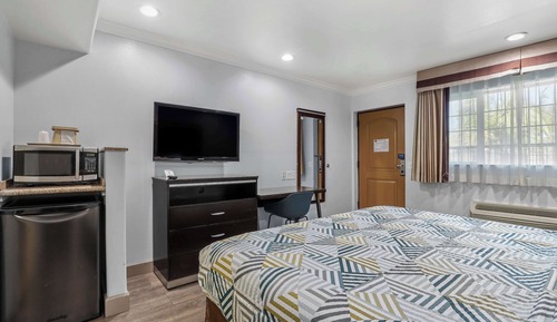 Habitación estándar, 1 cama de matrimonio grande, no fumadores, frigorífico y microondas