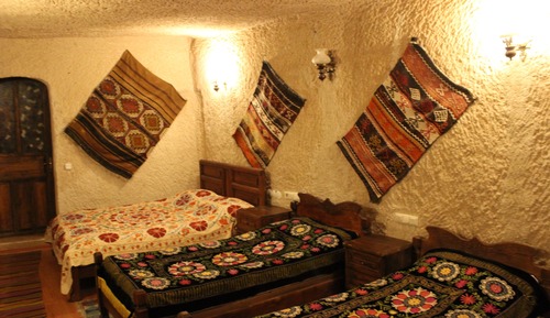 Daisy Deluxe Cave Room