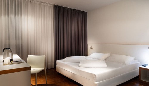 Habitación con 1 cama doble o 2 individuales, en edificio anexo