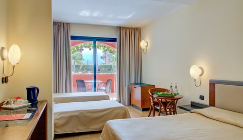 Habitación cuádruple Deluxe, balcón