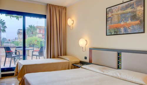 Habitación triple Deluxe, balcón
