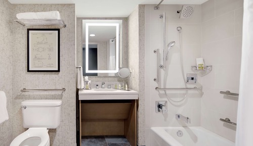 Habitación, 1 cama de matrimonio grande, accesible para personas con discapacidad, bañera (Mobility)