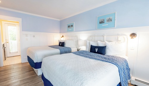 Habitación clásica, 2 camas dobles, vistas parciales al mar