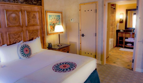 Estándar con cama de matrimonio King