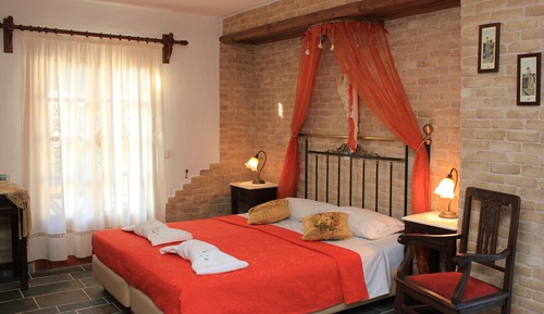 Estudio junior, 1 cama de matrimonio, cocina básica, planta baja