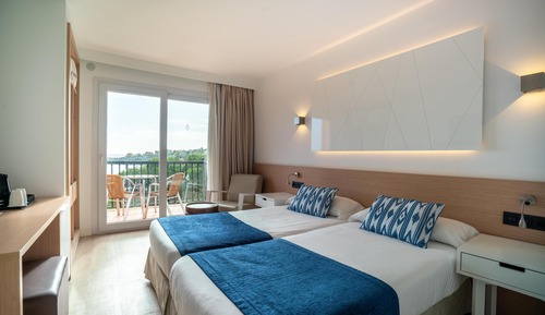 Habitación estándar con 2 camas individuales, balcón
