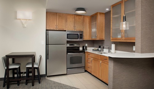 Suite estudio, 2 habitaciones (Mobility/Hearing Access, Roll-In Shwr)