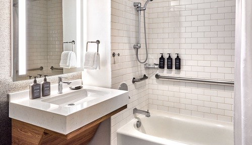 Habitación Club, 2 camas dobles, no fumadores (Mobility/Hearing Accessible, Tub)