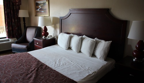 Habitación estándar, 1 cama de matrimonio grande, fumadores (No Pets Allowed)