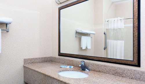 Habitación, 1 cama de matrimonio grande, accesible en silla de ruedas (Bathtub with Grab Bars)