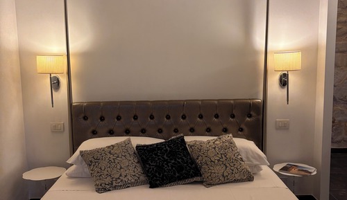 Estudio Deluxe, 1 cama de matrimonio, cocina básica, en una planta alta