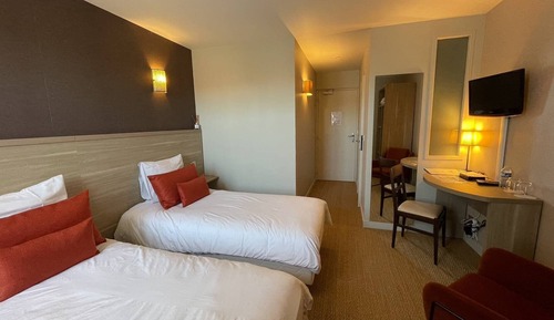 Habitación Confort con 1 cama doble o 2 individuales, baño privado, vistas al jardín