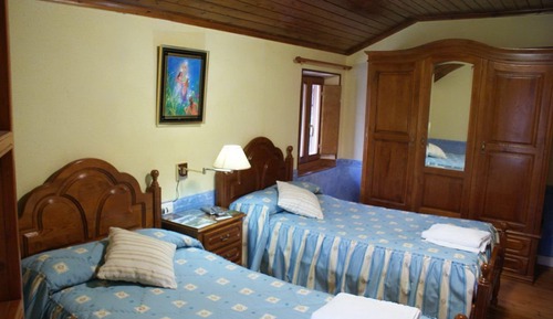 Habitación con 1 cama doble o 2 individuales, baño privado