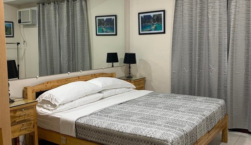 Economy Studio, 1 King Bed
