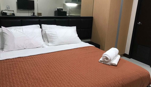 Standard Studio, 1 King Bed