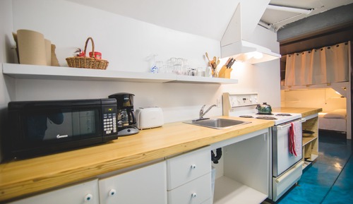 Dormitorio compartido económico, dormitorio mixto