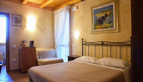 Habitación clásica con 1 cama doble o 2 individuales, vistas al jardín