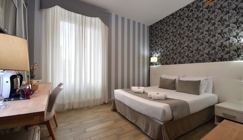 Habitación superior con 1 cama doble o 2 individuales