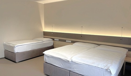 Habitación triple, en la zona del jardín