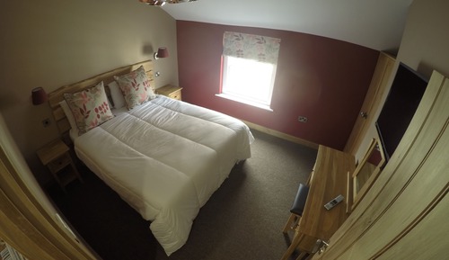 Habitación con 1 cama doble o 2 individuales, baño privado (Moel Famau)