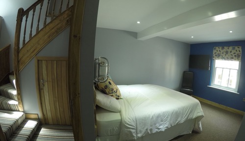 Habitación con 1 cama doble o 2 individuales, baño compartido (Moel Findeg)