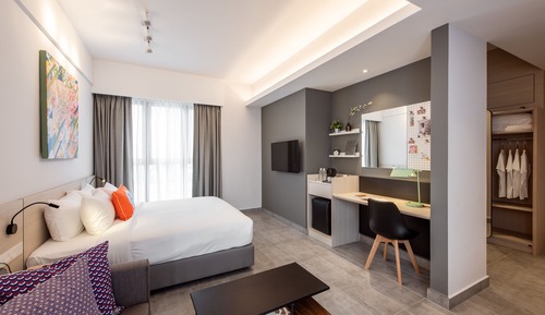 Suite (Canvas)