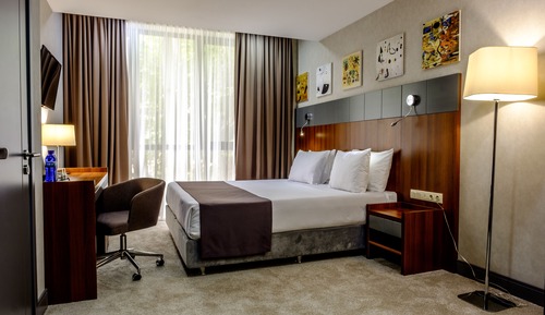 Habitación estándar con 1 cama doble o 2 individuales, no fumadores, vistas a la ciudad