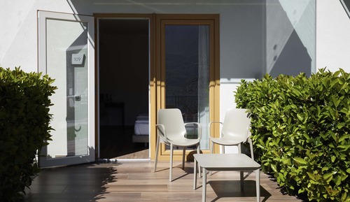 Habitación estándar con 1 cama doble o 2 individuales, en la zona del jardín