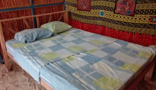 Habitación básica doble, 1 cama doble, baño compartido