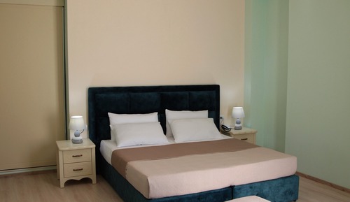 Habitación triple, vistas al jardín