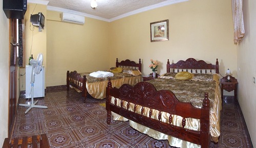 Habitación familiar, 2 camas dobles, baño privado, en una planta alta