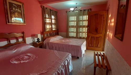 Habitación estándar con 2 camas individuales, 2 camas de matrimonio, vistas a la montaña