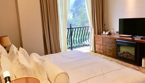 Habitación Deluxe con 1 cama doble o 2 individuales, no fumadores, vistas a la montaña