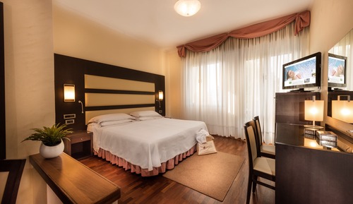 Habitación Confort con 1 cama doble o 2 individuales