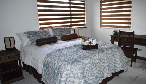 Habitación doble, 1 cama de matrimonio, baño compartido (Galicia)