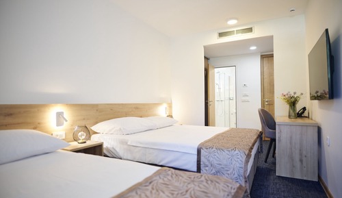 Habitación triple, balcón, vistas al parque