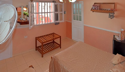 Habitación superior con 1 cama doble o 2 individuales