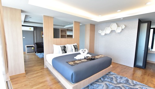 Deluxe Suite