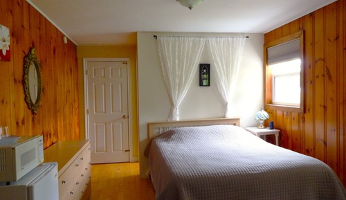 Habitación, 1 cama de matrimonio con sofá cama, patio, planta baja