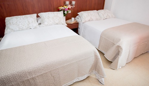 Habitación cuádruple clásica, 2 camas dobles, no fumadores