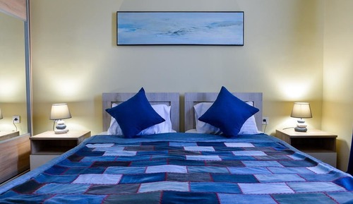 Habitación básica con 1 cama doble o 2 individuales, vistas al jardín