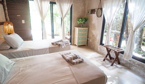 STUNNING BEACH VILLA, 20 GUESTS, 10 ROOMS, A/C