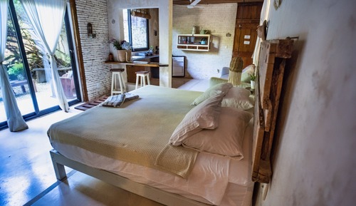 No 1 BOHO BEACH STUDIO A/C, WI FI, KITCHENETTE, TERRACE