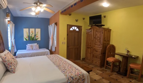Habitación triple Deluxe, varias camas