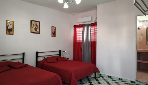 Habitación estándar doble, 2 camas dobles, baño privado