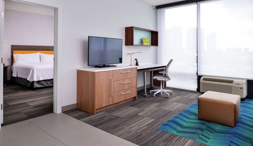 Suite, 1 habitación, accesible para personas con discapacidad (1 King Bed, Mobility & Hearing)