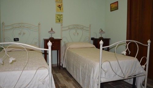 Habitación estándar con 1 cama doble o 2 individuales, vistas al jardín