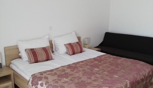 Habitación con 1 cama doble o 2 individuales, balcón, vistas al río
